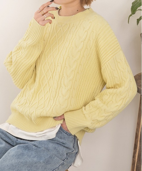 ad thie（アドティエ）の「ケーブル柄 クルーネック ニット セーター（ニット/セーター・レディース・アイボリー/ブラック/ピンクベージュ/オリーブ/グレー/ナチュラル/イエロー/キャメル/マスタード/ミント/オレンジ/ベージュ/ラベンダー/チャコール/ピンク/ライトブルー・MEDIUM）」の11枚目の写真