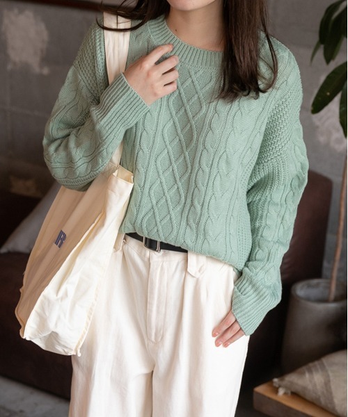 ad thie（アドティエ）の「ケーブル柄 クルーネック ニット セーター（ニット/セーター・レディース・アイボリー/ブラック/ピンクベージュ/オリーブ/グレー/ナチュラル/イエロー/キャメル/マスタード/ミント/オレンジ/ベージュ/ラベンダー/チャコール/ピンク/ライトブルー・MEDIUM）」の9枚目の写真