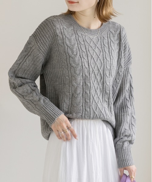 ad thie（アドティエ）の「ケーブル柄 クルーネック ニット セーター（ニット/セーター・レディース・アイボリー/ブラック/ピンクベージュ/オリーブ/グレー/ナチュラル/イエロー/キャメル/マスタード/ミント/オレンジ/ベージュ/ラベンダー/チャコール/ピンク/ライトブルー・MEDIUM）」の22枚目の写真