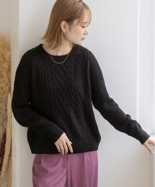 ad thie（アドティエ）の「ケーブル柄 クルーネック ニット セーター（ニット/セーター・レディース・アイボリー/ブラック/ピンクベージュ/オリーブ/グレー/ナチュラル/イエロー/キャメル/マスタード/ミント/オレンジ/ベージュ/ラベンダー/チャコール/ピンク/ライトブルー・MEDIUM）」の18枚目の写真