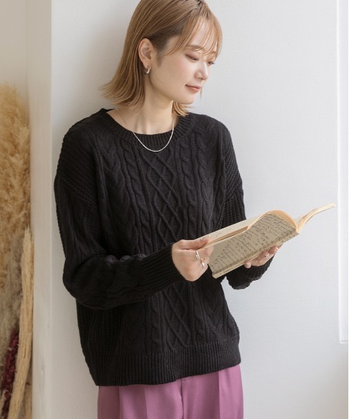 ad thie（アドティエ）の「ケーブル柄 クルーネック ニット セーター（ニット/セーター・レディース・アイボリー/ブラック/ピンクベージュ/オリーブ/グレー/ナチュラル/イエロー/キャメル/マスタード/ミント/オレンジ/ベージュ/ラベンダー/チャコール/ピンク/ライトブルー・MEDIUM）」の19枚目の写真