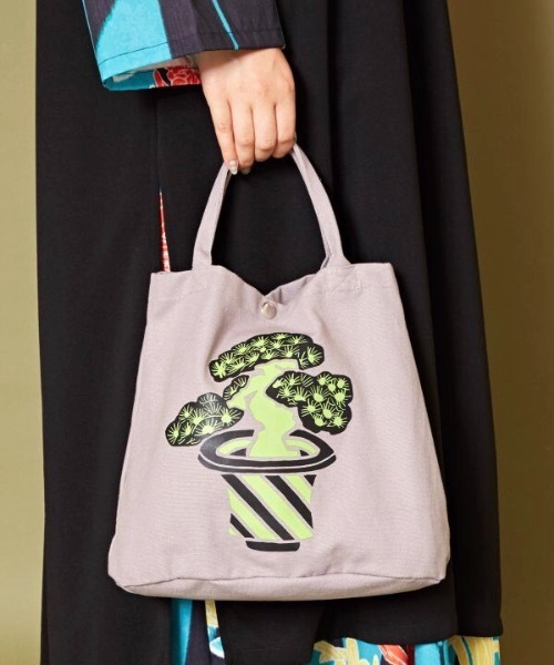 カヤ（カヤ）の「【カヤ】NIPPON 樽トートバッグ（トートバッグ・レディース・グリーン/ピンク/レッド/ブルー/ブラック×グレー/パープル/ブラック×イエロー/ライトパープル・FREE）」の2枚目の写真