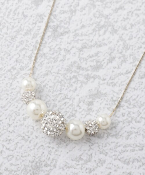 SHOO・LA・RUE（シューラルー）の「◆【セレモニー】フェイクパール＆パヴェスライダーネックレス（ネックレス・レディース・ゴールド/ピンクゴールド/シルバー・00）」の4枚目の写真