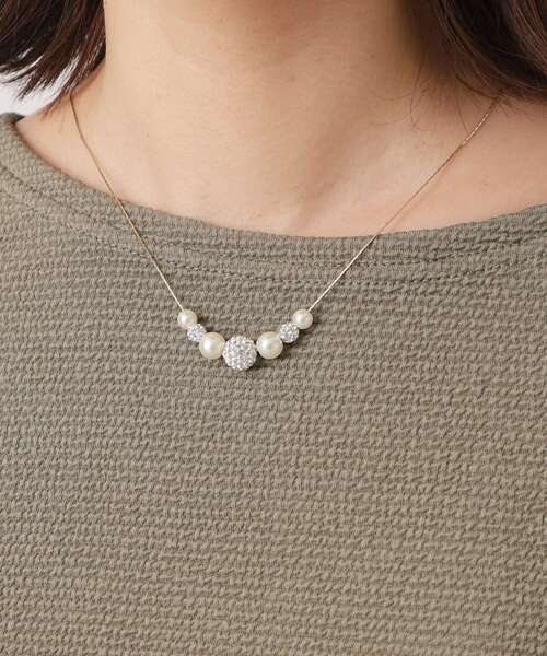 SHOO・LA・RUE（シューラルー）の「◆【セレモニー】フェイクパール＆パヴェスライダーネックレス（ネックレス・レディース・ゴールド/ピンクゴールド/シルバー・00）」の7枚目の写真