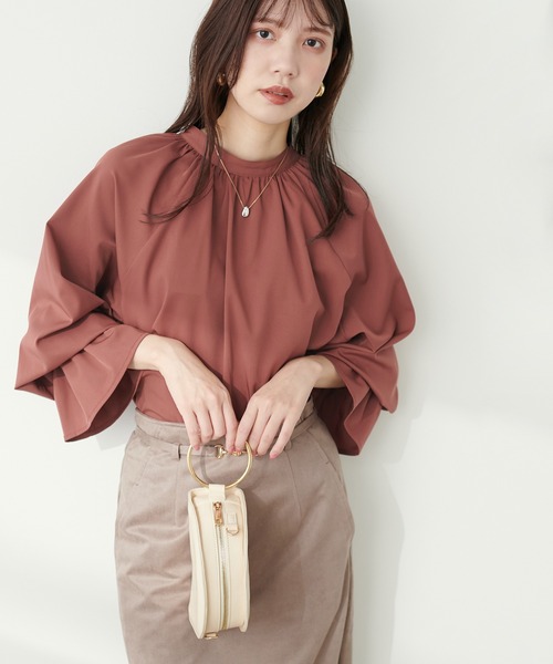 natural couture(ナチュラルクチュール)の「とろみ素材フレアスリーブチュニック(シャツ/ブラウス・レディース・その他2/その他1/レンガ/オフホワイト・FREE)」の1枚目の写真