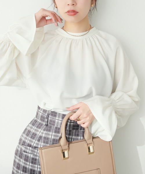 natural couture(ナチュラルクチュール)の「とろみ素材フレアスリーブチュニック(シャツ/ブラウス・レディース・その他2/その他1/レンガ/オフホワイト・FREE)」の5枚目の写真