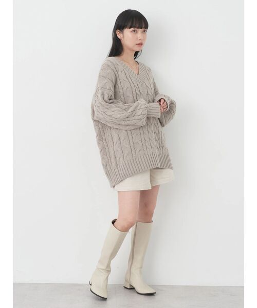 earth music&ecology(アースミュージックアンドエコロジー)の「ざっくりVネックケーブルニットプルオーバー(ニット/セーター・レディース・ベージュ/ミント/オフホワイト/グレー・FREE)」の10枚目の写真