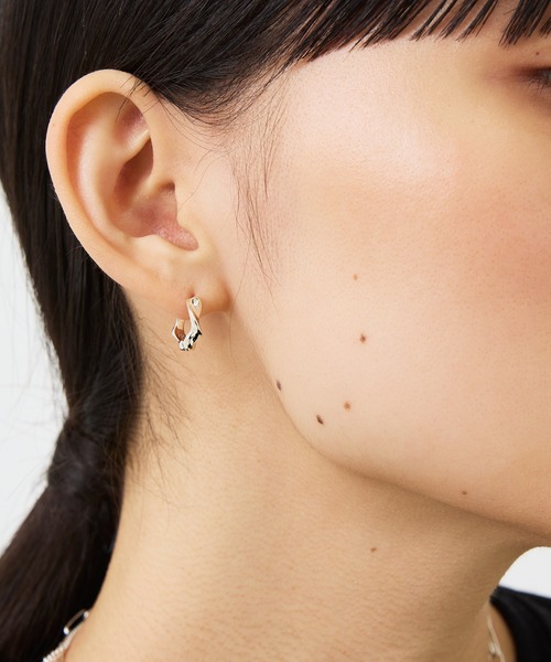 quip queint（クイップクエイント）の「【quip queint】twist hoop pierce SV / QU055（ピアス（両耳用）・レディース・シルバー・FREE）」の3枚目の写真