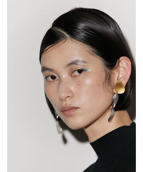 UN3D.（アンスリード）の「WAVE PLATE EARRING / ウェーブプレートイヤリング（イヤリング・レディース・シルバー/ゴールド・FREE）」の3枚目の写真