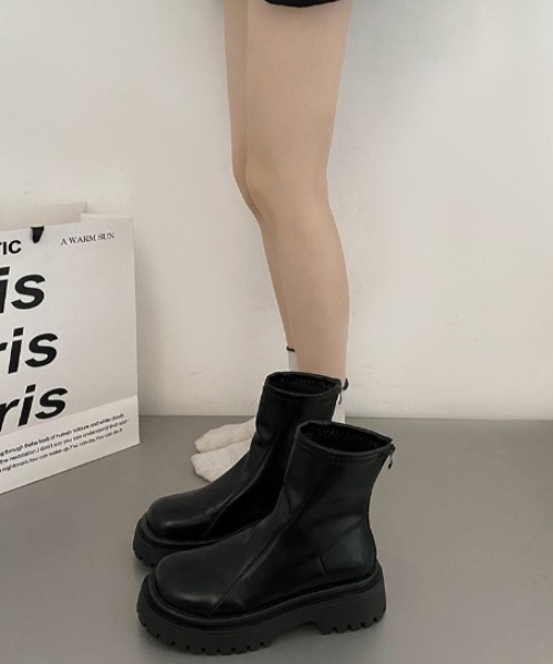 LAC-VERT（ラック・ヴェール）の「ソフトPU厚底ショートブーツ（ブーツ・レディース・ブラック/ダークブラウン・S/L/M）」の11枚目の写真