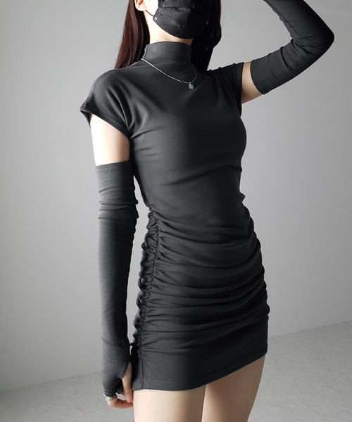 me+em select(ミームセレクト)の「※※【 裏起毛 】カットアウトアームウォーマーシャーリングミニワンピース(ワンピース・レディース・ブラック/グレー・FREE)」の21枚目の写真