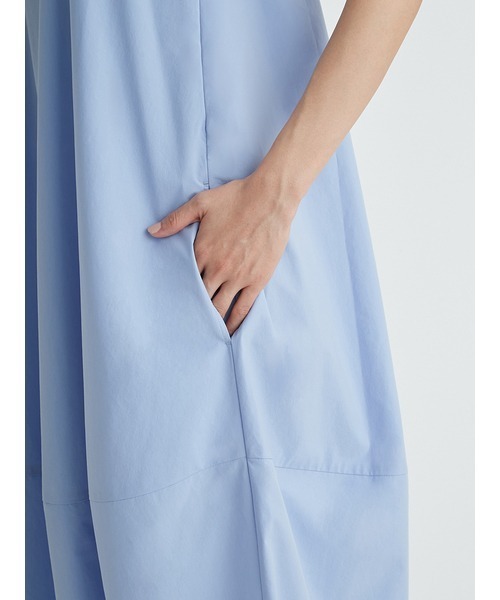 emmi(エミ)の「【emmi atelier】ワッシャーコンビコクーンワンピース(ワンピース・レディース・ブラウン/オフホワイト/ライトブルー・0/1)」の12枚目の写真