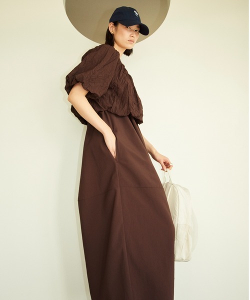 emmi(エミ)の「【emmi atelier】ワッシャーコンビコクーンワンピース(ワンピース・レディース・ブラウン/オフホワイト/ライトブルー・0/1)」の4枚目の写真