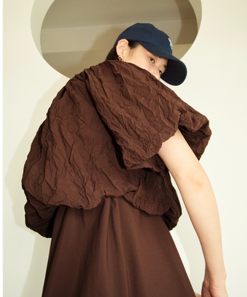 emmi(エミ)の「【emmi atelier】ワッシャーコンビコクーンワンピース(ワンピース・レディース・ブラウン/オフホワイト/ライトブルー・0/1)」の5枚目の写真