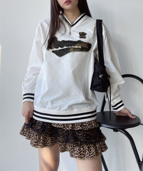 AS KNOW AS plus（アズノゥアズプラス）の「◎リブライン ビッグサイズ ナイロンプルオーバー【UNISEX ITEM】（スウェット・レディース・アイボリー/ネイビー/ブラック/アイボリー系1/パープル系1/ネイビー系1/ブラック系1/ネイビー系2/ブラック系2/レッド系2/ブラック系5/グレー系5/アイボリー系5/マスタード/ホワイト系その他/ブラック系その他/サックスブルー系2/ブラック系7/ホワイト系7/ネイビー系7・FREE）」の3枚目の写真