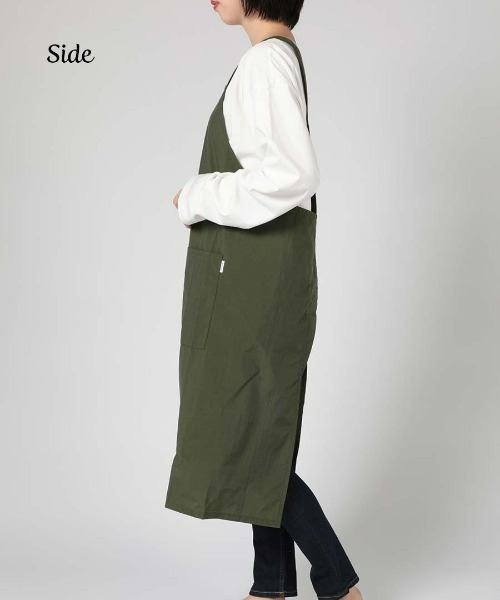 NAIGAI(ナイガイ)の「HOUSE WEAR STUDIO 撥水加工 ナイロン 無地 バッククロス エプロン 70372095(エプロン・レディース・レンガ/ブラック/グリーン・FREE)」の6枚目の写真