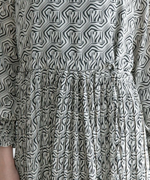 【セール】アート柄ギャザーワンピース（ワンピース）｜Jayro（ジャイロ）