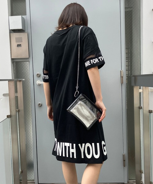 GLAMOROUS JANE(グラマラスジェーン)の「袖メッシュ切替バック裾ロゴプリントTシャツワンピース(ワンピース・レディース・ブラック/カーキ/オフホワイト・M)」の19枚目の写真