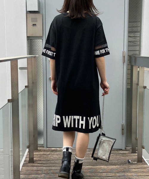 GLAMOROUS JANE(グラマラスジェーン)の「袖メッシュ切替バック裾ロゴプリントTシャツワンピース(ワンピース・レディース・ブラック/カーキ/オフホワイト・M)」の14枚目の写真