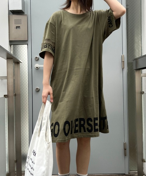 GLAMOROUS JANE(グラマラスジェーン)の「袖メッシュ切替バック裾ロゴプリントTシャツワンピース(ワンピース・レディース・ブラック/カーキ/オフホワイト・M)」の13枚目の写真