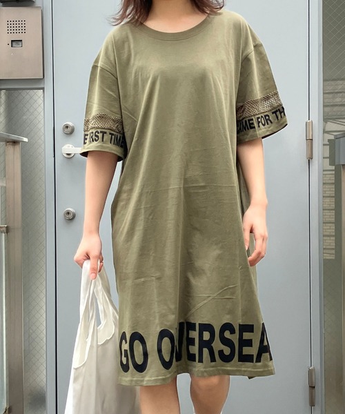 GLAMOROUS JANE(グラマラスジェーン)の「袖メッシュ切替バック裾ロゴプリントTシャツワンピース(ワンピース・レディース・ブラック/カーキ/オフホワイト・M)」の10枚目の写真