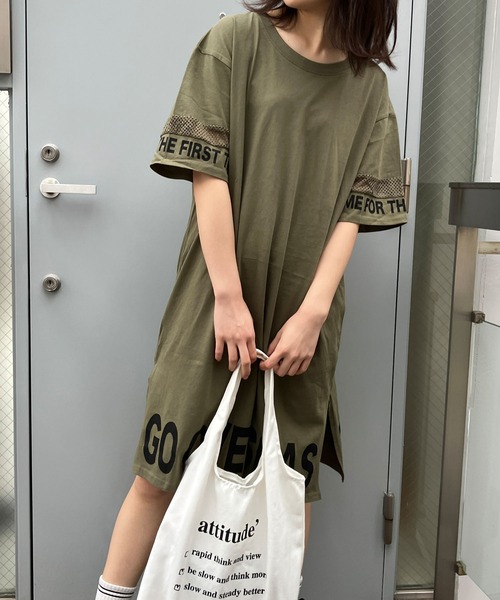 GLAMOROUS JANE(グラマラスジェーン)の「袖メッシュ切替バック裾ロゴプリントTシャツワンピース(ワンピース・レディース・ブラック/カーキ/オフホワイト・M)」の9枚目の写真