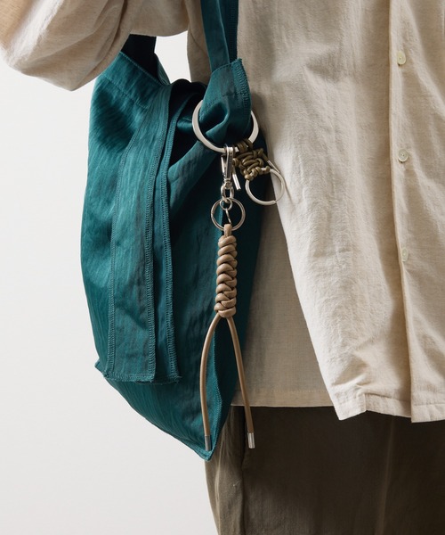 ITTI（イッチ）の「ITTI イッチ / CRISTY SNAKEKNOT CHARM スネークノットチャーム キーホルダー / ITTI-GOODS-063（キーホルダー・メンズ・グレイッシュベージュ/アイボリー/ブラック/タン/バーガンディー・FREE）」の14枚目の写真