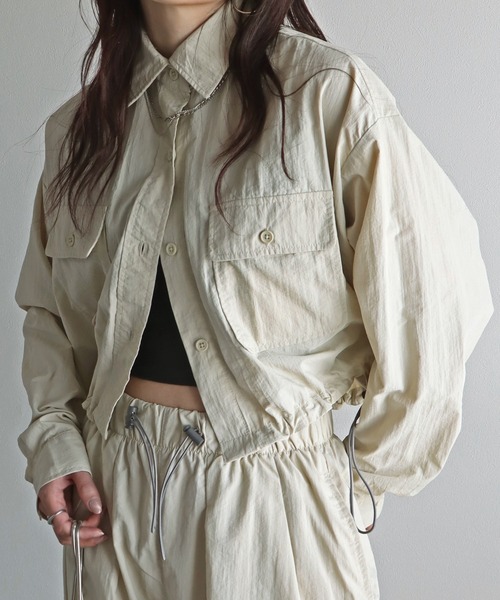 COURO(コウロ)の「ナイロンオーバーショートシャツ(シャツ/ブラウス・レディース・サーモンピンク/アイボリー/ブラック/オリーブ/ブルー・FREE)」の2枚目の写真