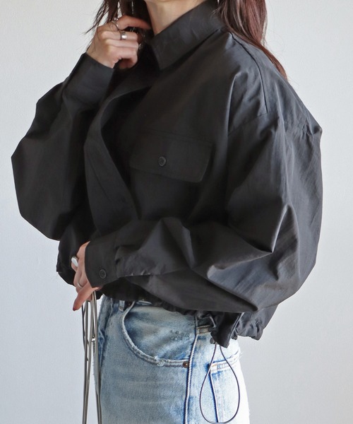 COURO(コウロ)の「ナイロンオーバーショートシャツ(シャツ/ブラウス・レディース・サーモンピンク/アイボリー/ブラック/オリーブ/ブルー・FREE)」の3枚目の写真