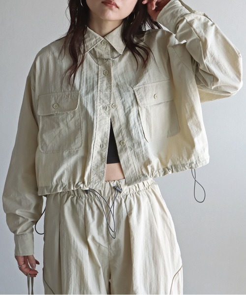 COURO(コウロ)の「ナイロンオーバーショートシャツ(シャツ/ブラウス・レディース・サーモンピンク/アイボリー/ブラック/オリーブ/ブルー・FREE)」の6枚目の写真