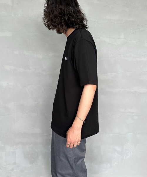 LACOSTE（ラコステ）の「[LACOSTE/ラコステ] ワンポイントロゴ バックプリントTシャツ（Tシャツ/カットソー・レディース・ベージュ/ブラック/ホワイト・2/4/3）」の4枚目の写真