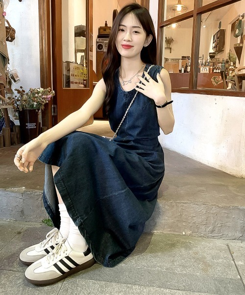 OSYAREVO(オシャレボ)の「バックシャン デニム ロングワンピース(ワンピース・レディース・ネイビー・ONESIZE)」の3枚目の写真