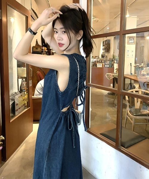 OSYAREVO(オシャレボ)の「バックシャン デニム ロングワンピース(ワンピース・レディース・ネイビー・ONESIZE)」の5枚目の写真