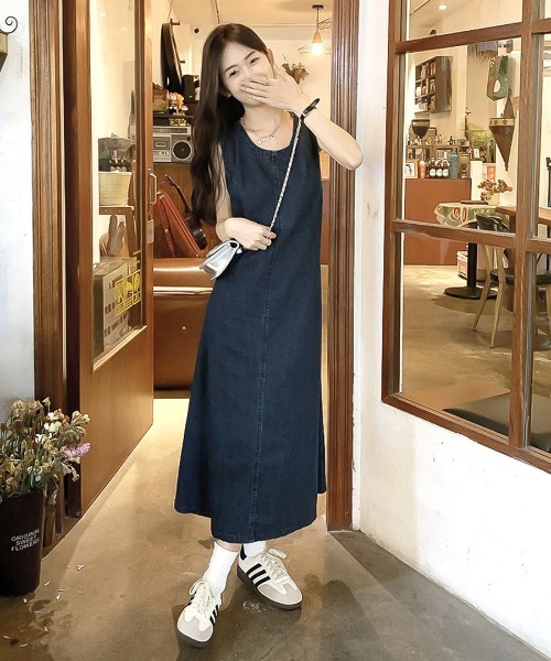 OSYAREVO(オシャレボ)の「バックシャン デニム ロングワンピース(ワンピース・レディース・ネイビー・ONESIZE)」の7枚目の写真