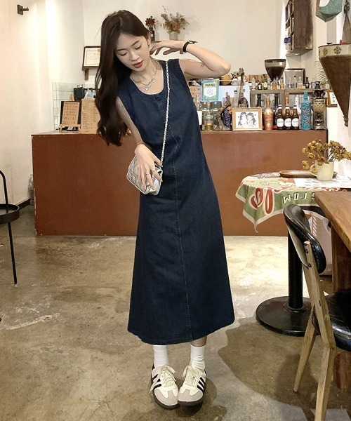 OSYAREVO(オシャレボ)の「バックシャン デニム ロングワンピース(ワンピース・レディース・ネイビー・ONESIZE)」の11枚目の写真