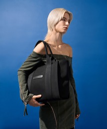 CHARLES & KEITH | Kayラージケイストラップトートバッグ(トートバッグ)