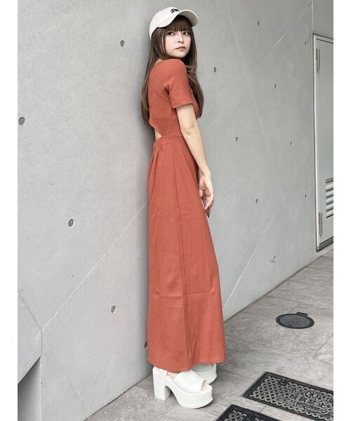 MURUA（ムルーア）の「アシメネックバックオープンワンピース（ワンピース・レディース・モカ/オレンジ/アイボリー/ブラック・FREE）」の6枚目の写真