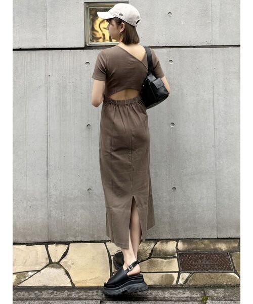 MURUA（ムルーア）の「アシメネックバックオープンワンピース（ワンピース・レディース・モカ/オレンジ/アイボリー/ブラック・FREE）」の13枚目の写真