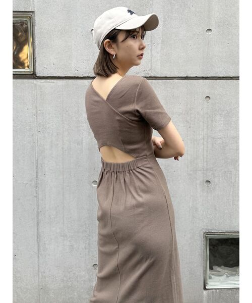 MURUA（ムルーア）の「アシメネックバックオープンワンピース（ワンピース・レディース・モカ/オレンジ/アイボリー/ブラック・FREE）」の16枚目の写真