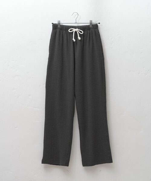 WHIMSIC（ウィムジック）の「【UNISEX/SETUP対応】ストレッチシアサッカーイージーパンツ（その他パンツ・メンズ・チャコールグレー/グレイッシュベージュ・FREE）」の3枚目の写真