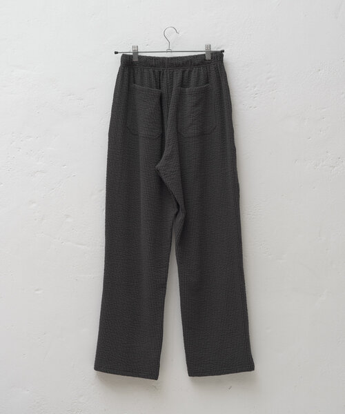 WHIMSIC（ウィムジック）の「【UNISEX/SETUP対応】ストレッチシアサッカーイージーパンツ（その他パンツ・メンズ・チャコールグレー/グレイッシュベージュ・FREE）」の4枚目の写真