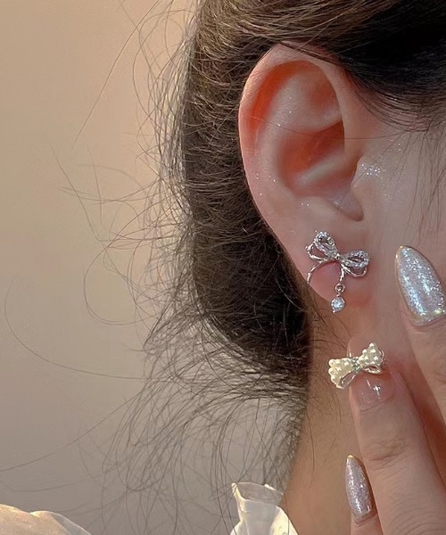 セール】シャイニングリボンピアス（ピアス（両耳用））｜mebole