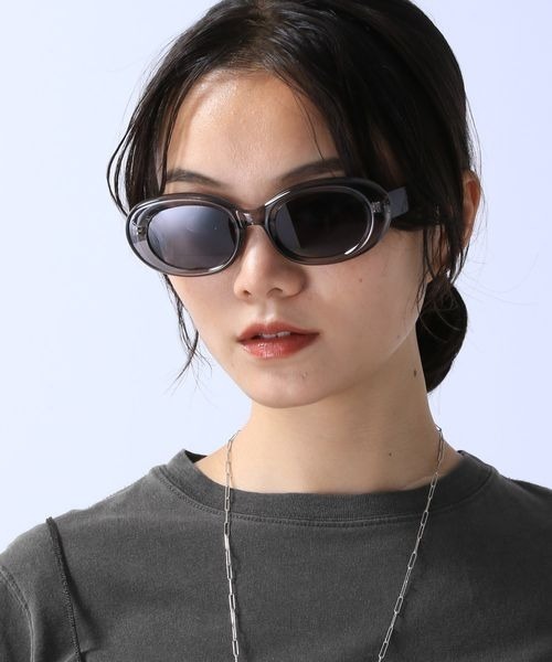 JEANASIS(ジーナシス)の「ワイドフレームサングラス/132294(サングラス・レディース・グレー系その他/ブラック系その他・FREE)」の4枚目の写真