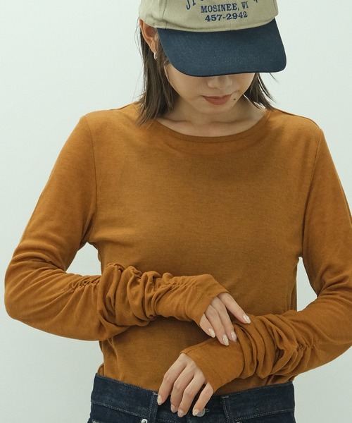 HEILIS(ヘイリス)の「袖シャーリングシアートップス / ロンT 長袖 カットソー メランジ 春服 夏服 秋服 レイヤード 透け感 シアー ギャザー(Tシャツ/カットソー・レディース・アイボリー/ブラック/ブルー/グレー/オレンジ・FREE)」の5枚目の写真