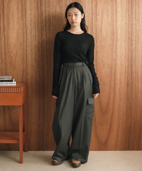 HEILIS(ヘイリス)の「袖シャーリングシアートップス / ロンT 長袖 カットソー メランジ 春服 夏服 秋服 レイヤード 透け感 シアー ギャザー(Tシャツ/カットソー・レディース・アイボリー/ブラック/ブルー/グレー/オレンジ・FREE)」の16枚目の写真