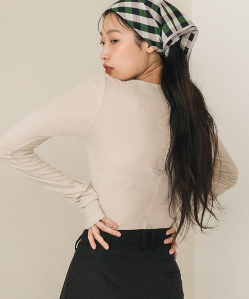 HEILIS(ヘイリス)の「袖シャーリングシアートップス / ロンT 長袖 カットソー メランジ 春服 夏服 秋服 レイヤード 透け感 シアー ギャザー(Tシャツ/カットソー・レディース・アイボリー/ブラック/ブルー/グレー/オレンジ・FREE)」の7枚目の写真