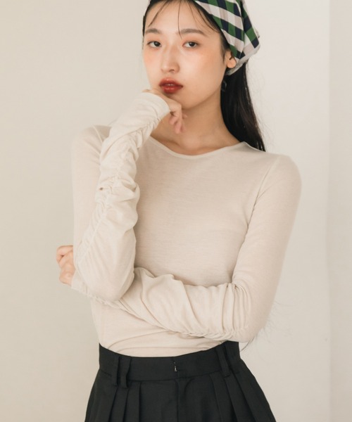 HEILIS(ヘイリス)の「袖シャーリングシアートップス / ロンT 長袖 カットソー メランジ 春服 夏服 秋服 レイヤード 透け感 シアー ギャザー(Tシャツ/カットソー・レディース・アイボリー/ブラック/ブルー/グレー/オレンジ・FREE)」の6枚目の写真