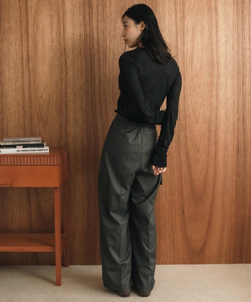 HEILIS(ヘイリス)の「袖シャーリングシアートップス / ロンT 長袖 カットソー メランジ 春服 夏服 秋服 レイヤード 透け感 シアー ギャザー(Tシャツ/カットソー・レディース・アイボリー/ブラック/ブルー/グレー/オレンジ・FREE)」の18枚目の写真