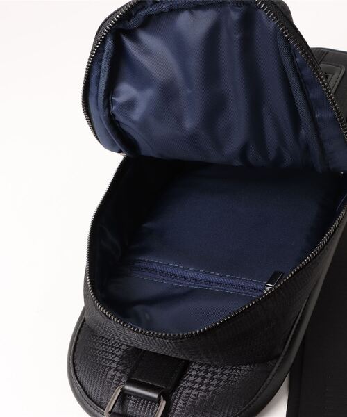 TAKA-Q（タカキュー）の「【両掛け仕様】タカキュー グレンチェック ボディバッグ（ボディバッグ/ウエストポーチ・メンズ・ネイビー/ブラック・FREE）」の5枚目の写真