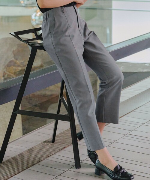 Tiaclasse（ティアクラッセ）の「テーパードパンツ（その他パンツ・レディース・アイボリー/ブラック/ブラック系その他/チャコールグレー・XL）」の4枚目の写真